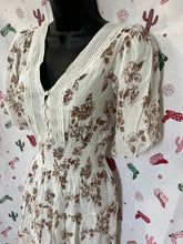 Load image into Gallery viewer, J Gee Floral Dress • Size Small

