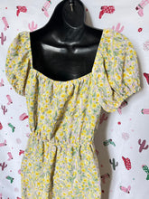 Load image into Gallery viewer, Floral Print Dress • Size Small
