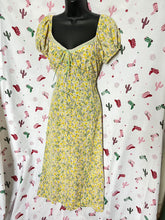 Load image into Gallery viewer, Floral Print Dress • Size Small
