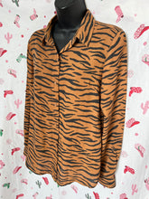 Load image into Gallery viewer, Banana Republic Button Down Blouse (Size Small)
